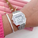 Relógio Digital Médio Retrô Clássico